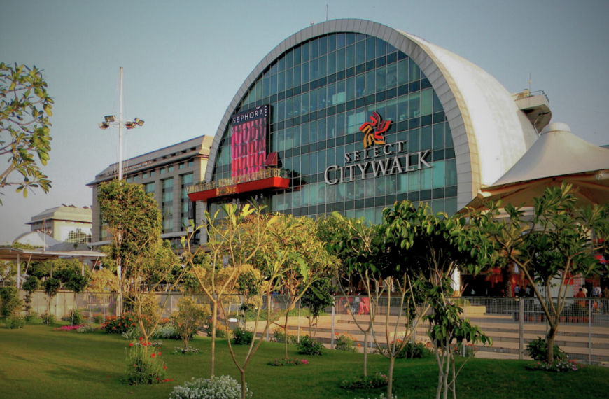 Scary Hours at Select City Walk